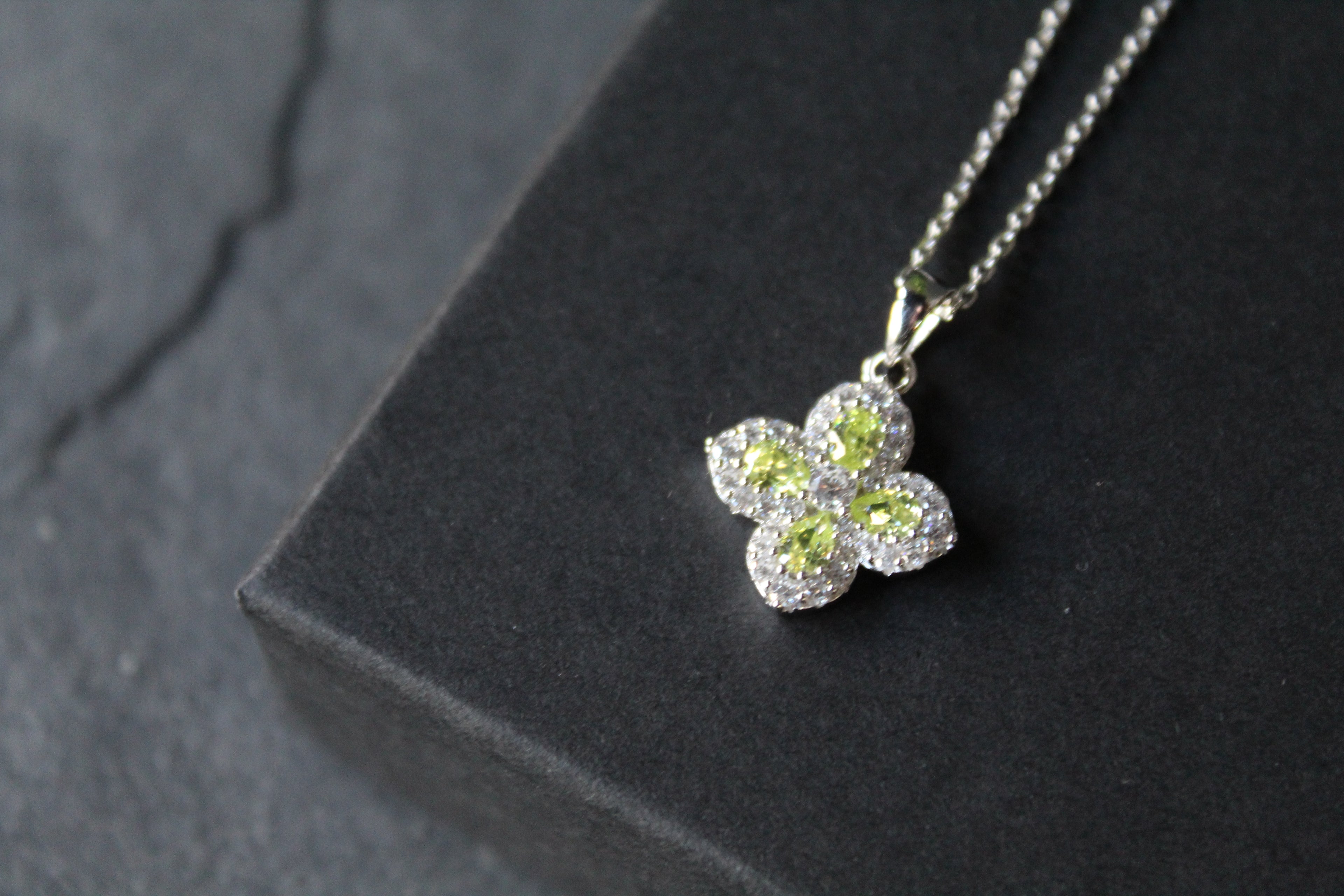 Silver 'New' Vintage Clover Peridot Green Necklace
