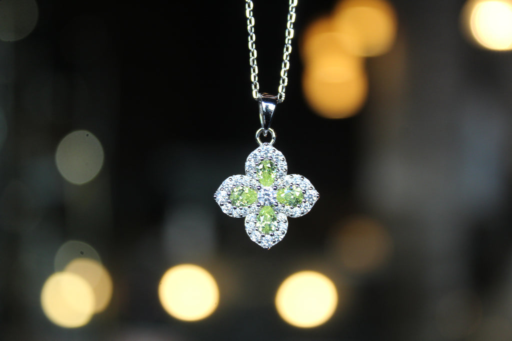 Silver 'New' Vintage Clover Peridot Green Necklace