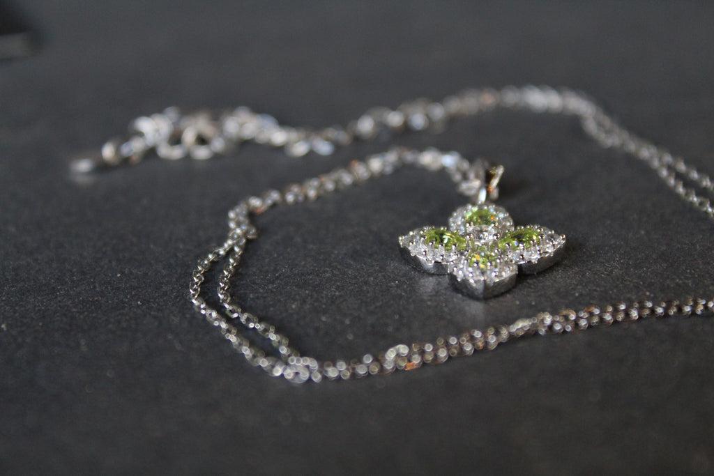 Silver 'New' Vintage Clover Peridot Green Necklace