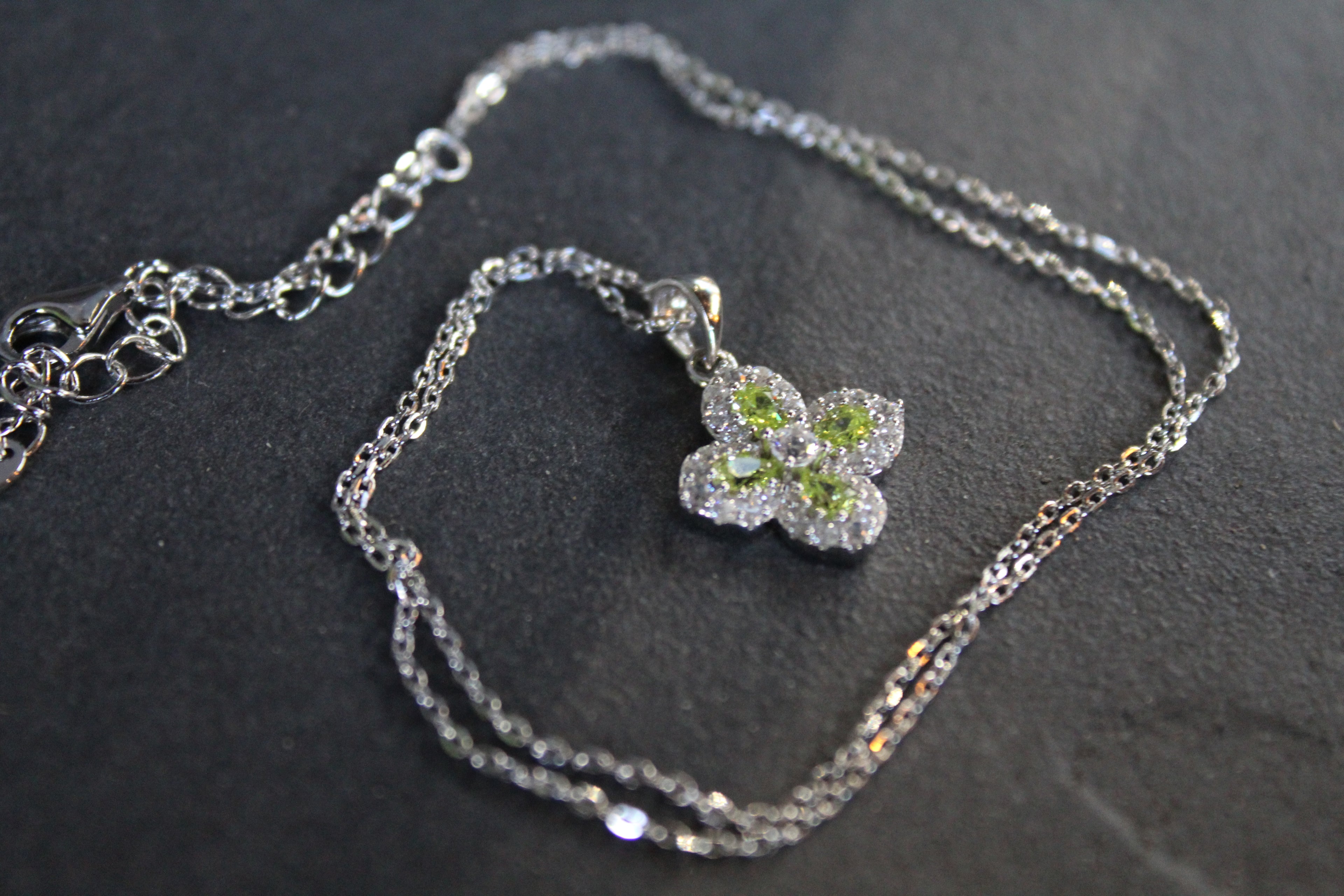 Silver 'New' Vintage Clover Peridot Green Necklace
