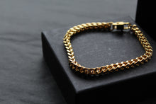 Load image into Gallery viewer, Square Chain Bracelet with Polished Gold IP
