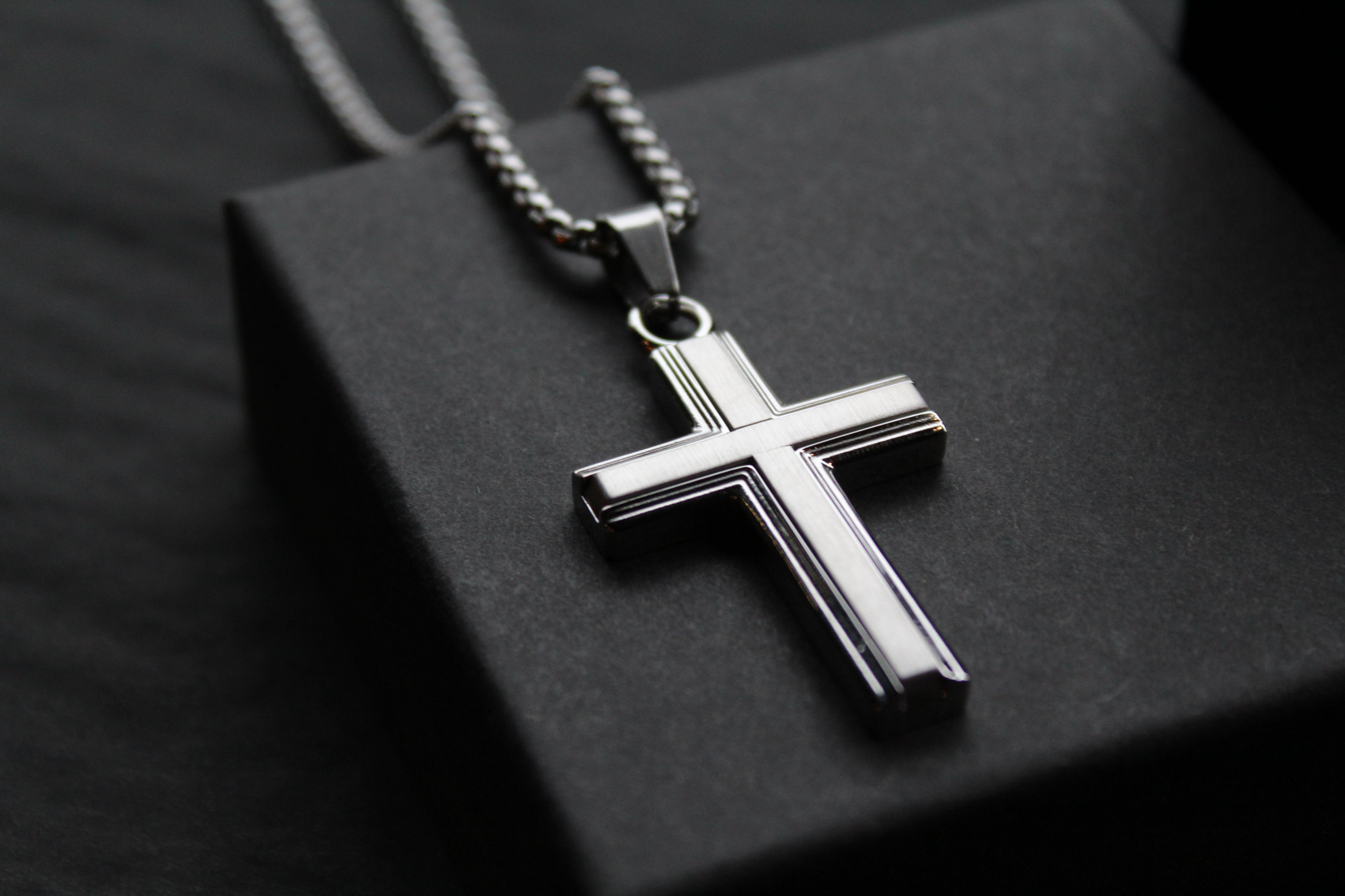 Stainless Steel Cross Necklace with Moulded Edges