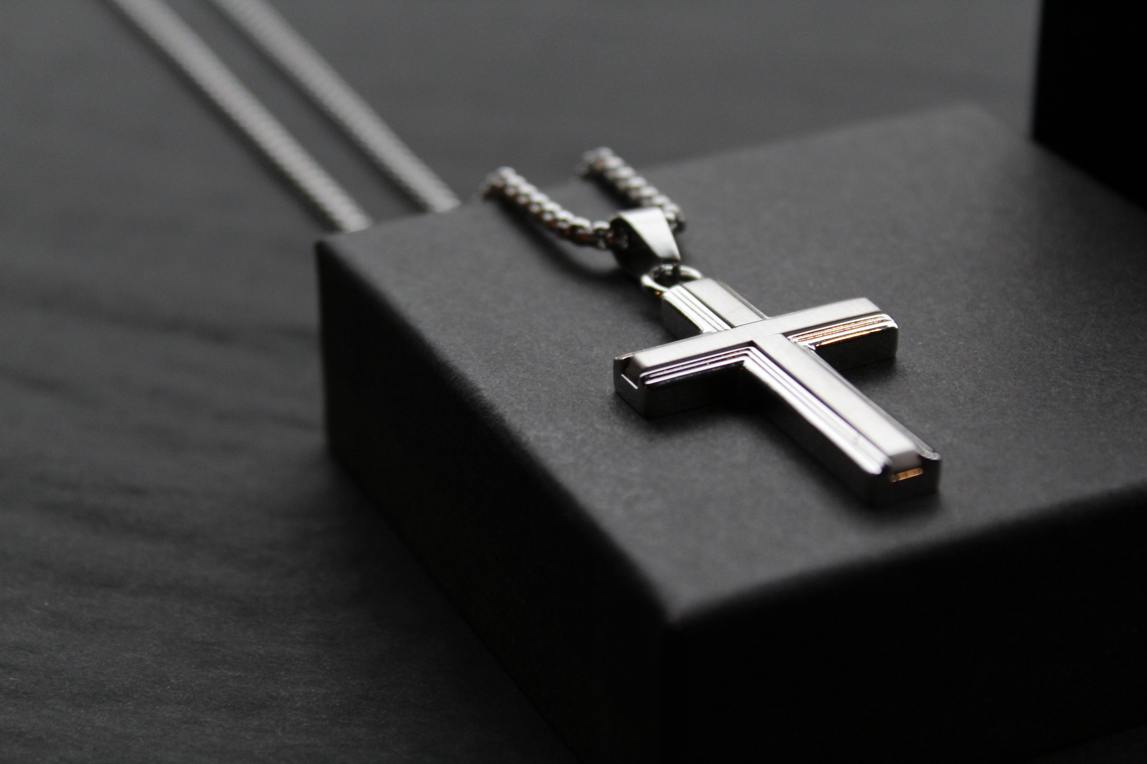 Stainless Steel Cross Necklace with Moulded Edges