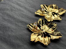 Load image into Gallery viewer, Stainless Steel Flower Earrings
