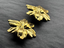 Load image into Gallery viewer, Stainless Steel Flower Earrings
