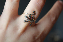 Load image into Gallery viewer, Sterling Silver Gecko Ring
