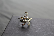 Load image into Gallery viewer, Sterling Silver Gecko Ring
