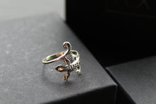 Load image into Gallery viewer, Sterling Silver Gecko Ring
