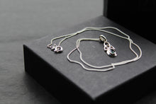 Load image into Gallery viewer, Trinity Knot Oval Emerald Green Necklace
