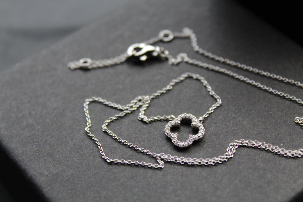 Vintage Open Flower Necklace