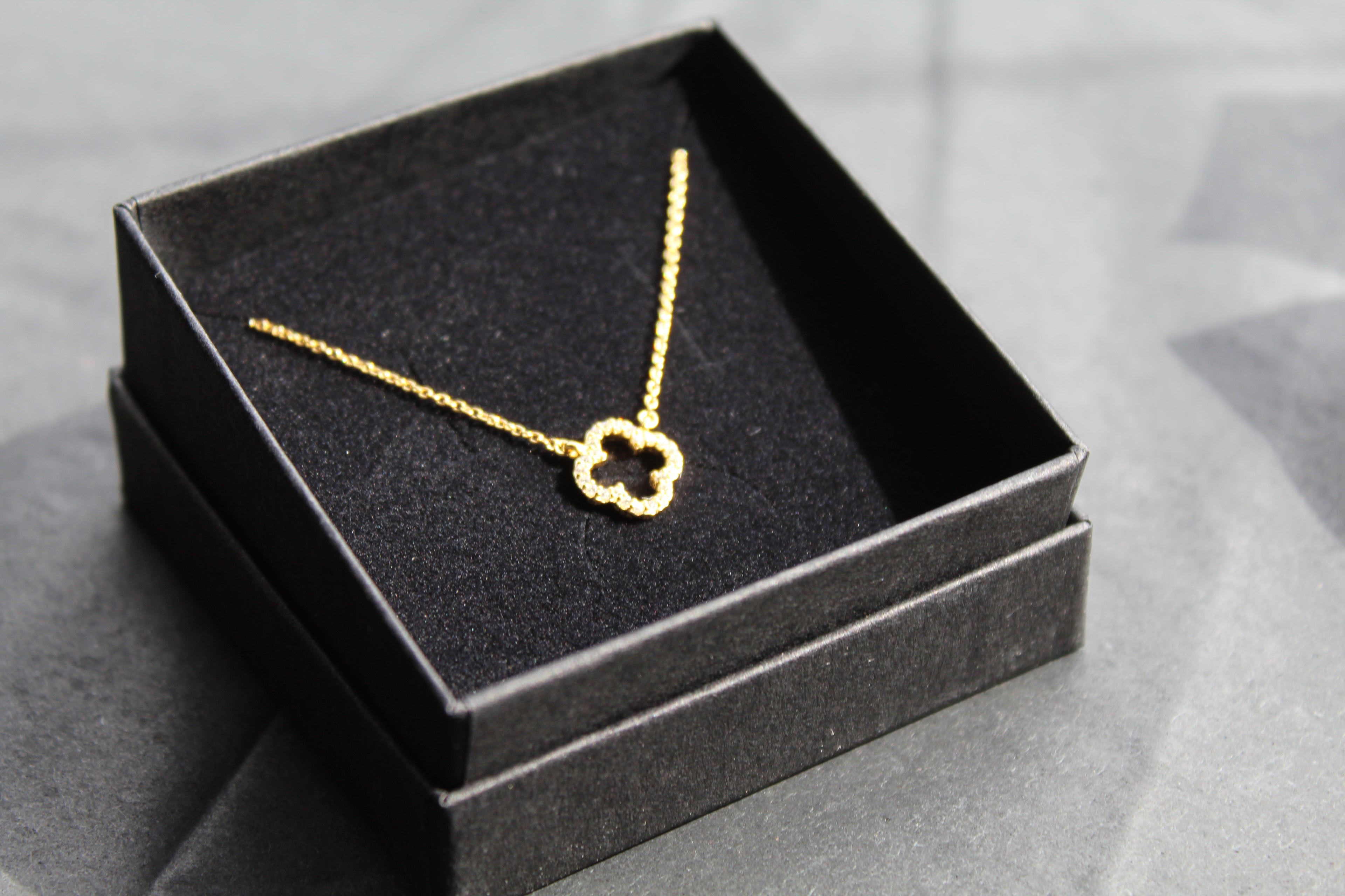 Vintage Open Flower Necklace