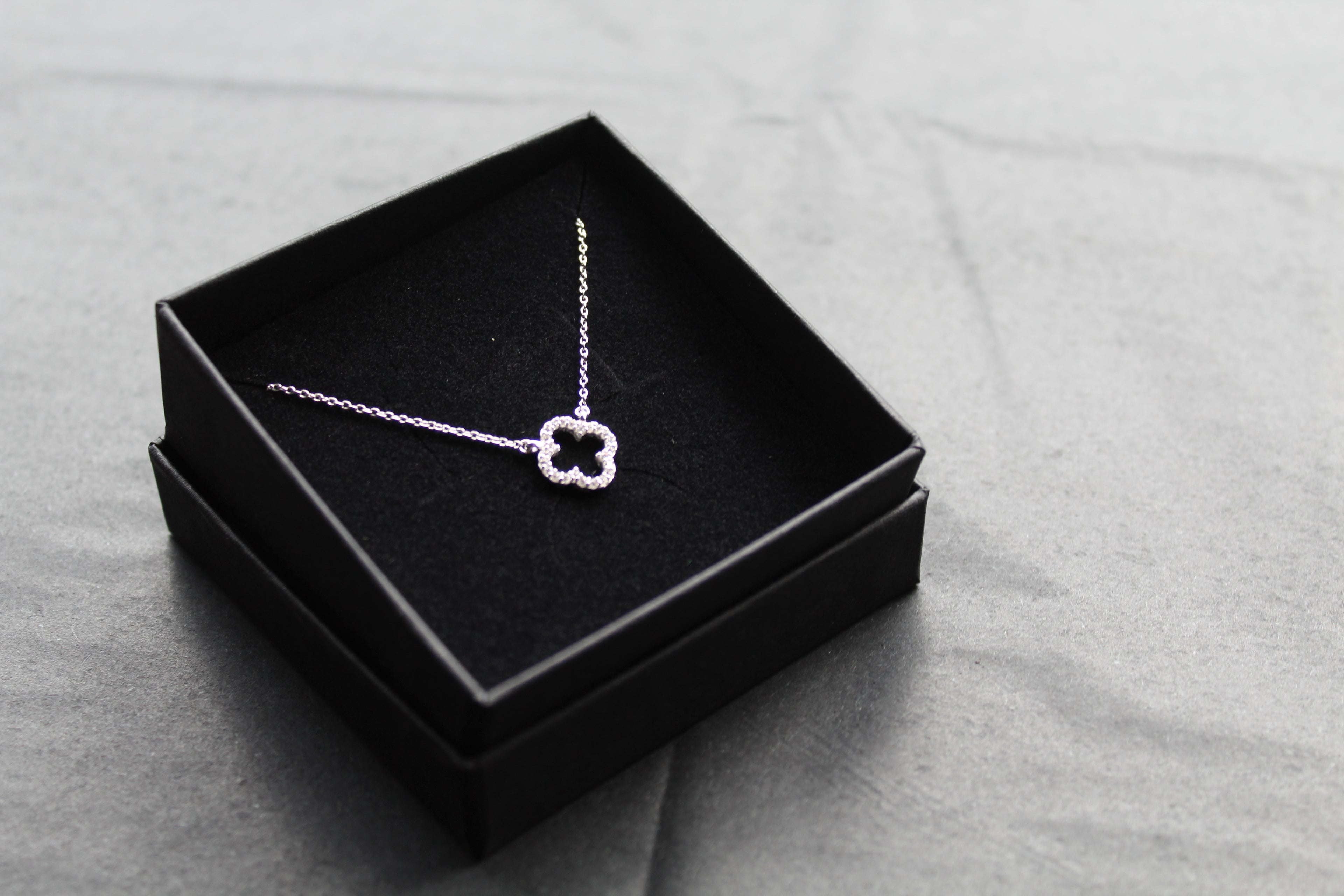 Vintage Open Flower Necklace