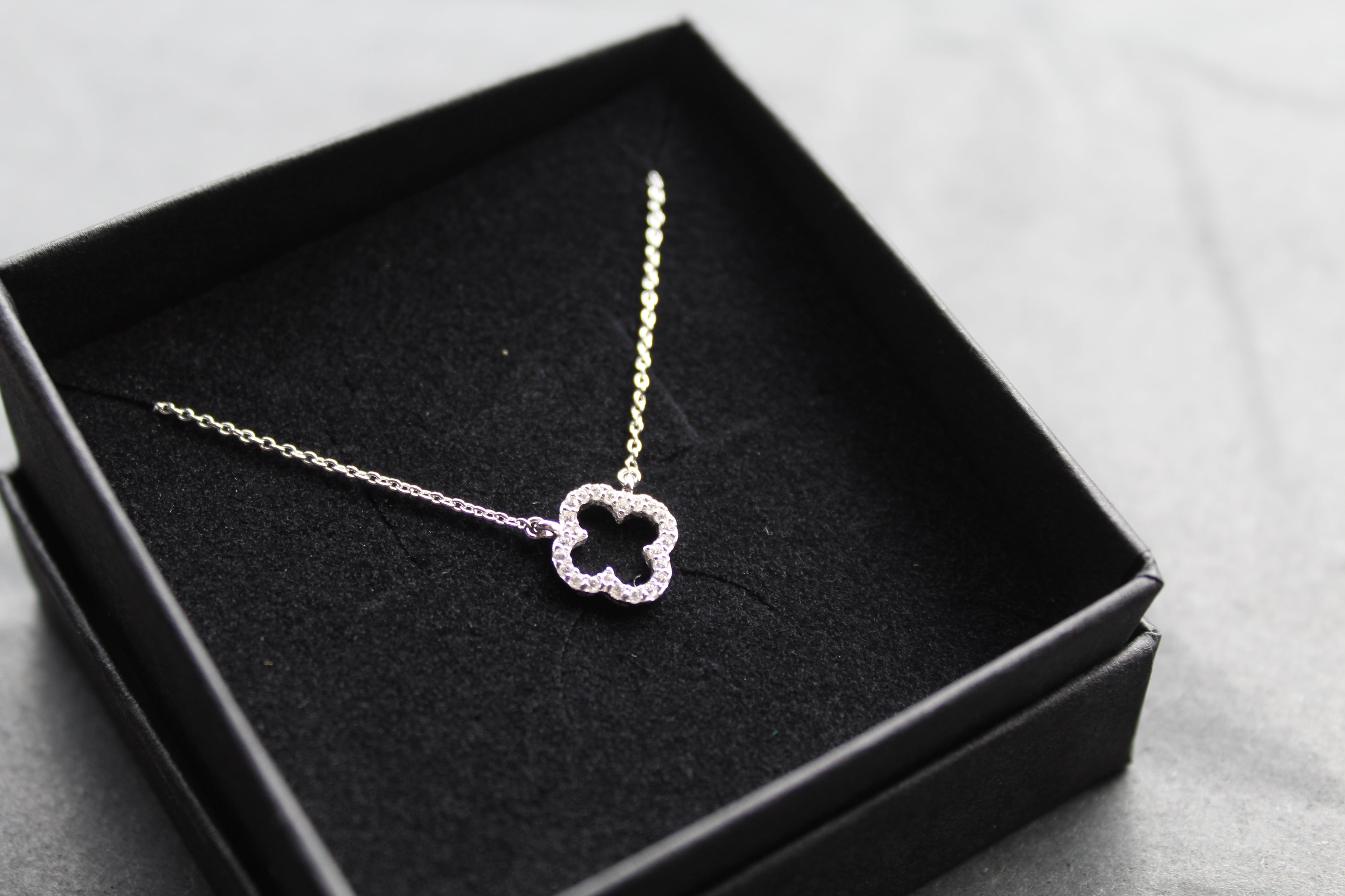 Vintage Open Flower Necklace