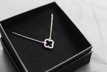Load image into Gallery viewer, Vintage Open Flower Necklace
