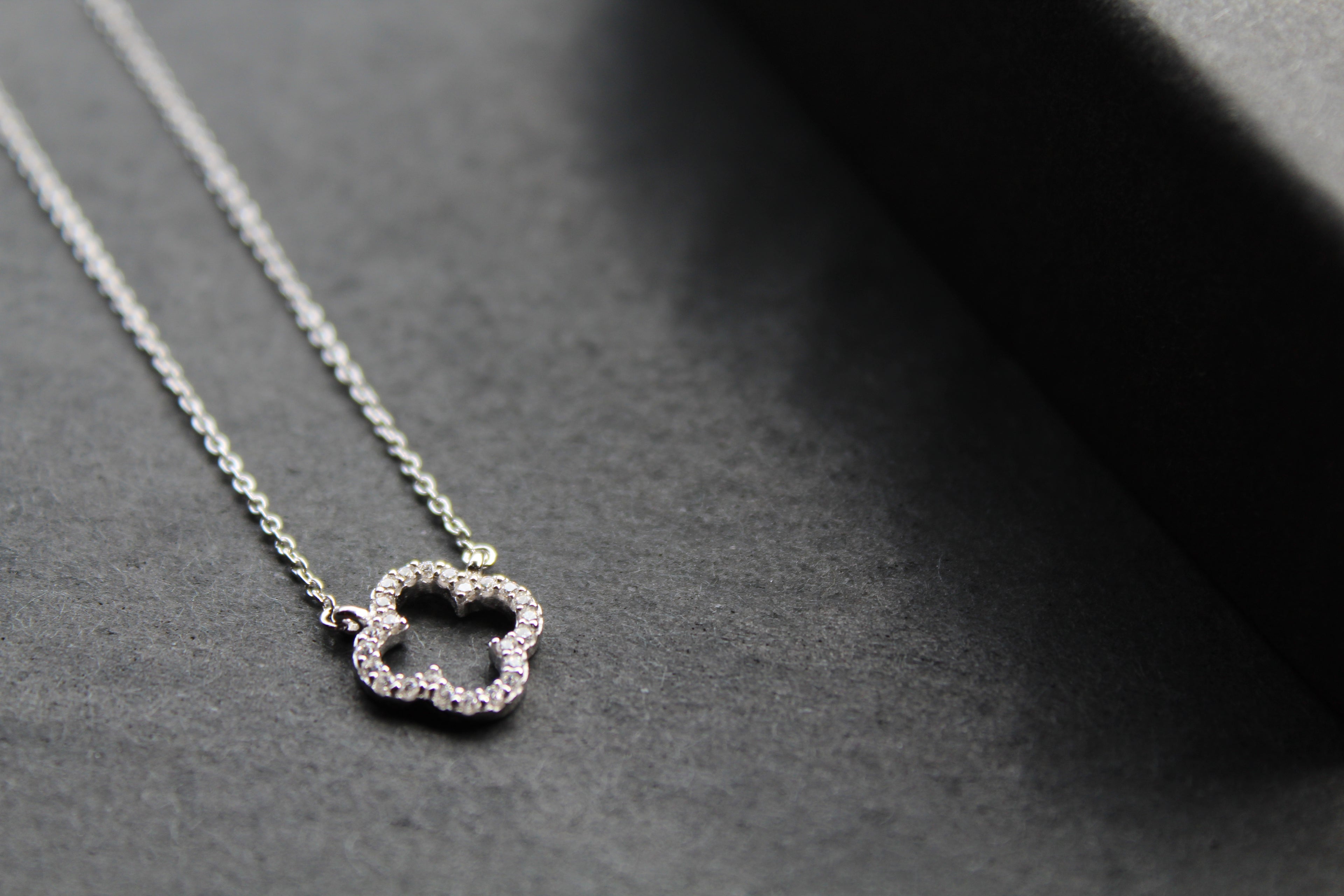 Vintage Open Flower Necklace