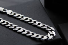 Load image into Gallery viewer, Unisex Flat Oxidised Curb Chain Bracelet
