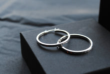 Load image into Gallery viewer, 30mm Diamond-Cut Creole Hoop
