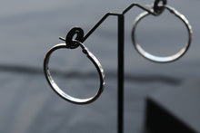 Load image into Gallery viewer, 30mm Diamond-Cut Creole Hoop
