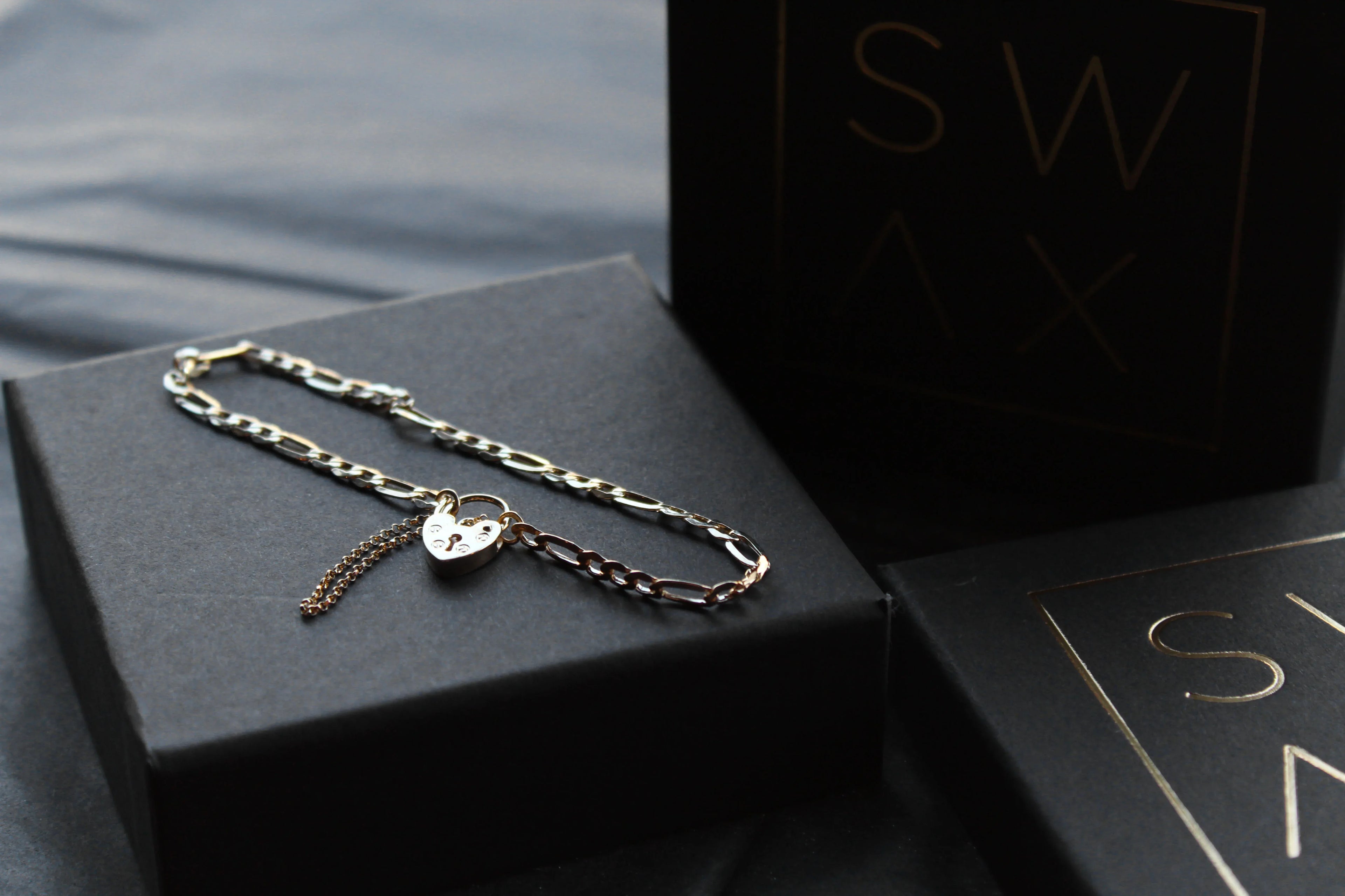 9ct Gold Figaro Lockdown Bracelet - Swax Jewellery Barmouth