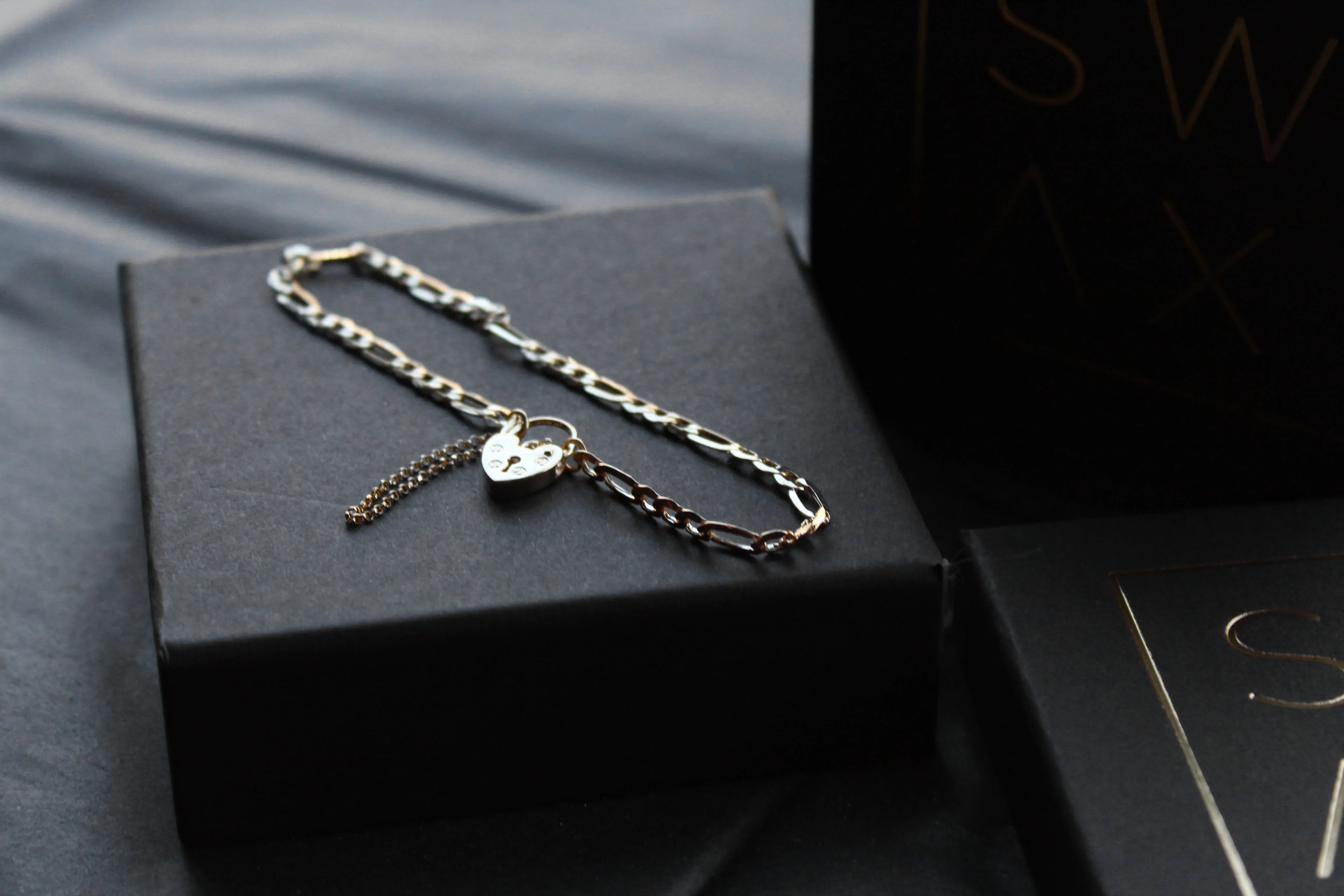 9ct Gold Figaro Lockdown Bracelet - Swax Jewellery Barmouth
