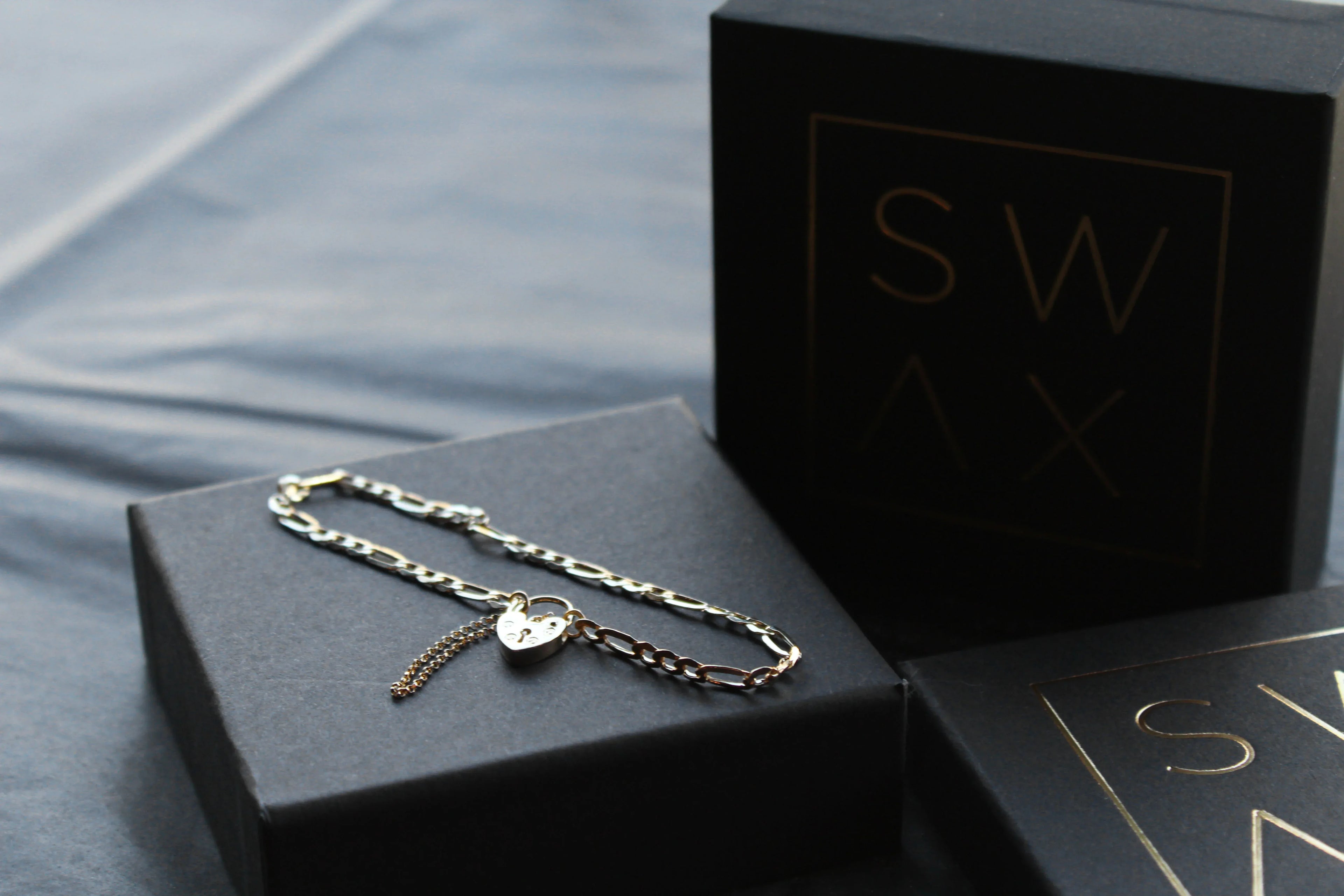 9ct Gold Figaro Lockdown Bracelet - Swax Jewellery Barmouth