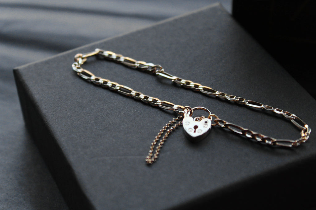 9ct Gold Figaro Lockdown Bracelet - Swax Jewellery Barmouth