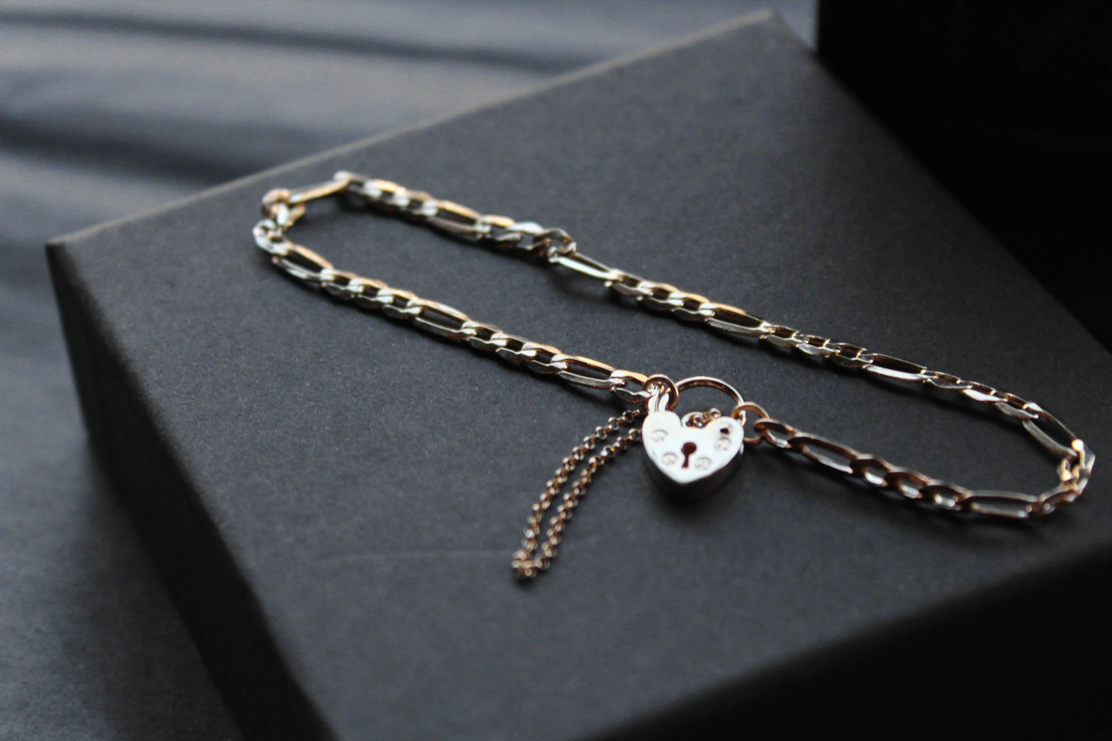 9ct Gold Figaro Lockdown Bracelet - Swax Jewellery Barmouth