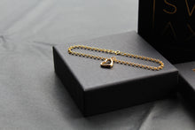 Load image into Gallery viewer, 9ct Gold Heart Charm Bracelet
