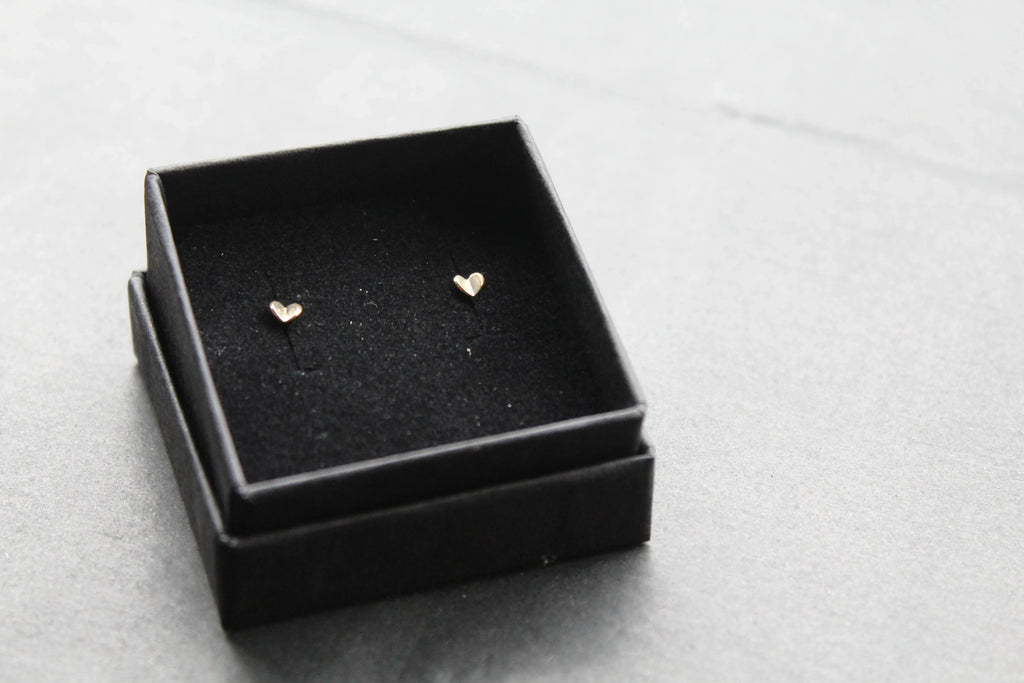 9ct Gold Heart Stud Earrings - Swax Jewellery Barmouth