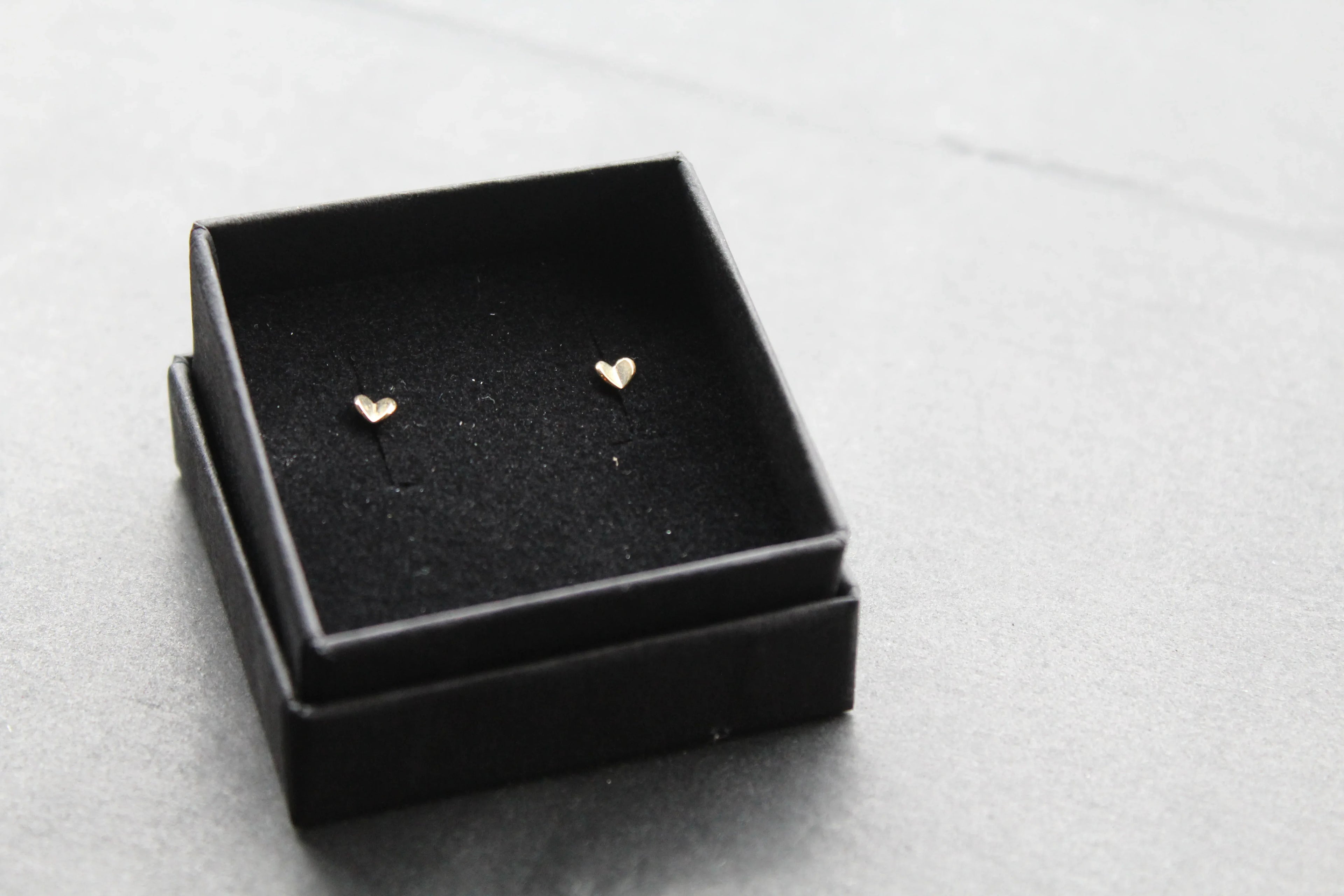 9ct Gold Heart Stud Earrings - Swax Jewellery Barmouth