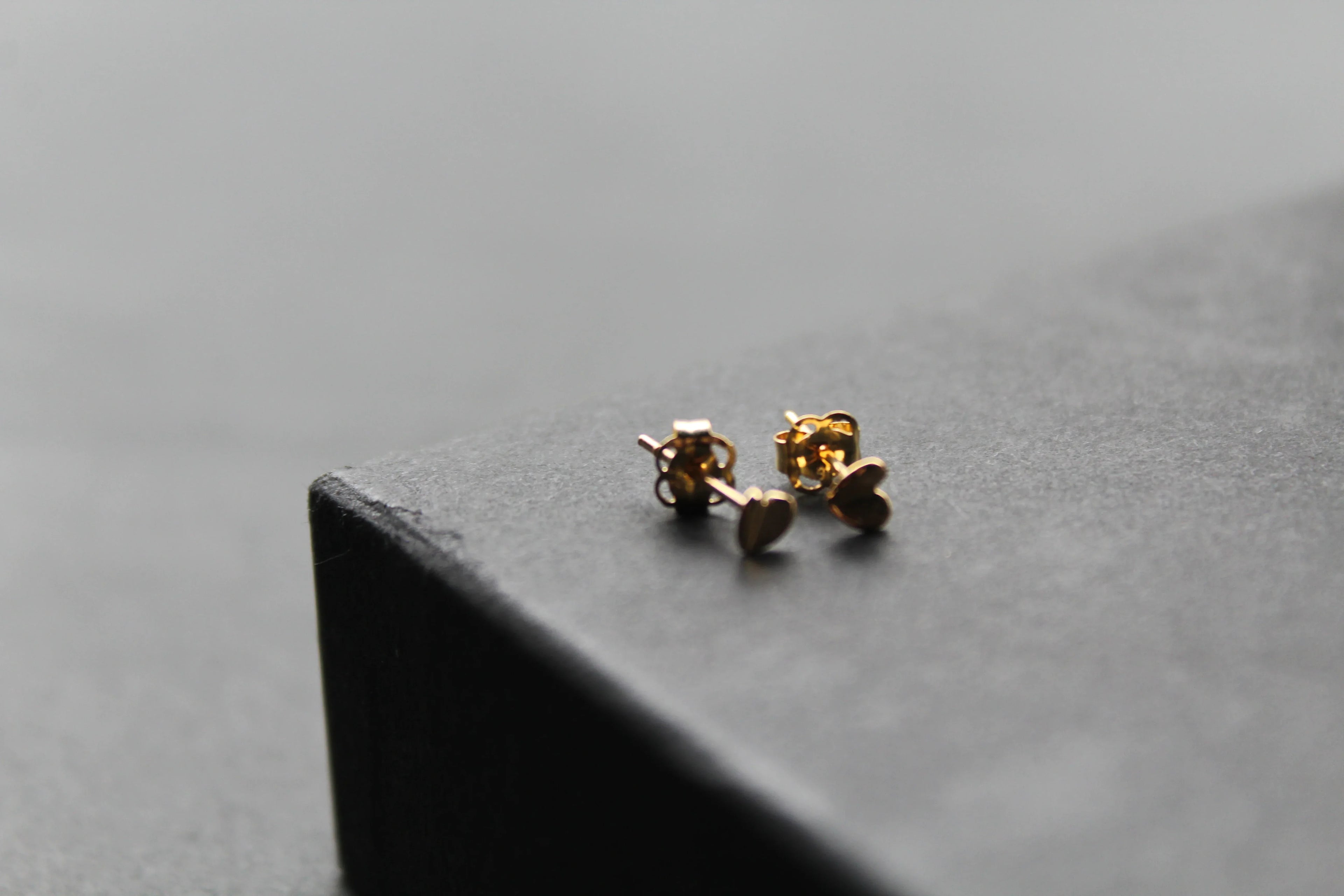9ct Gold Heart Stud Earrings - Swax Jewellery Barmouth