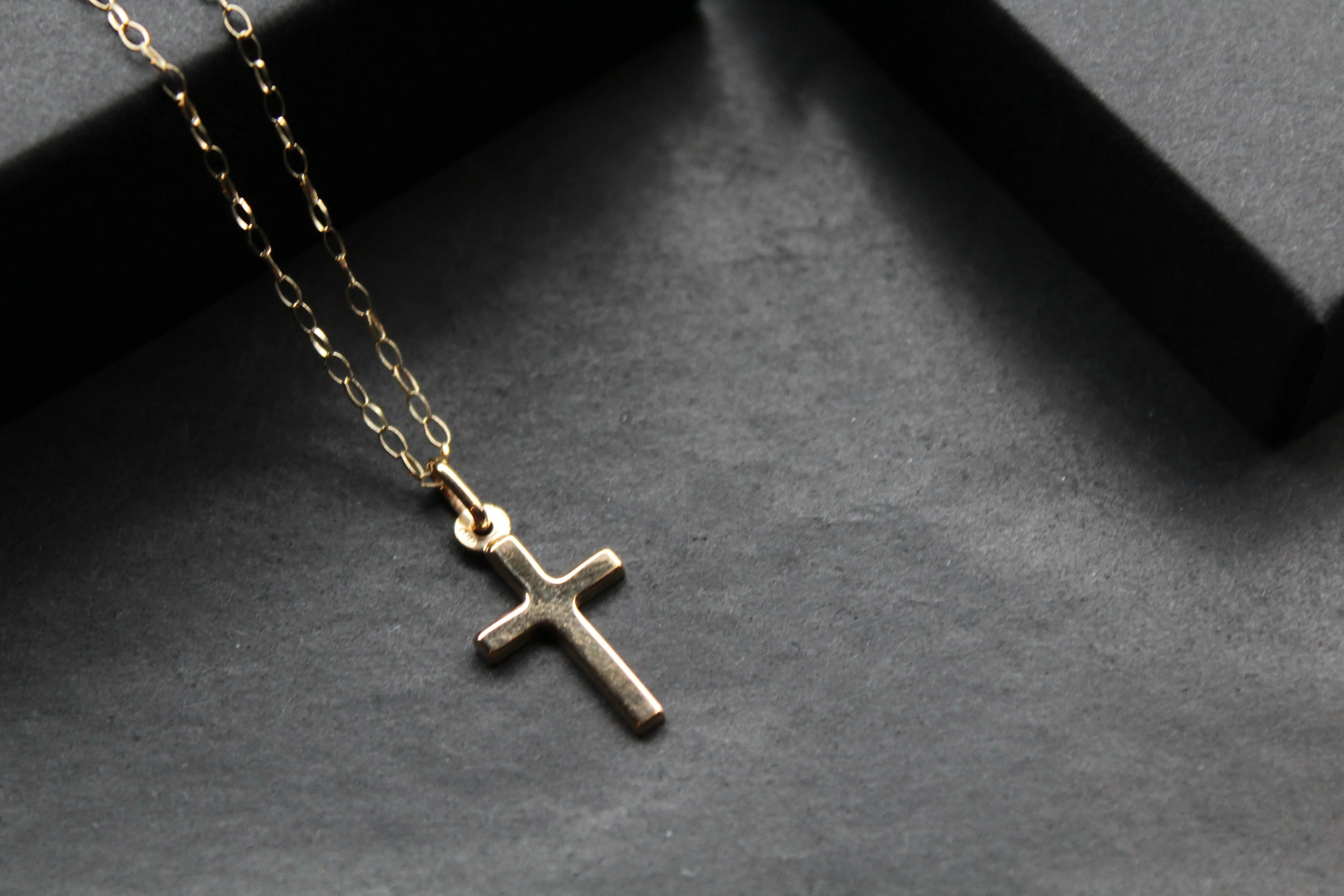 9ct Gold Hollow Cross - Swax Jewellery Barmouth