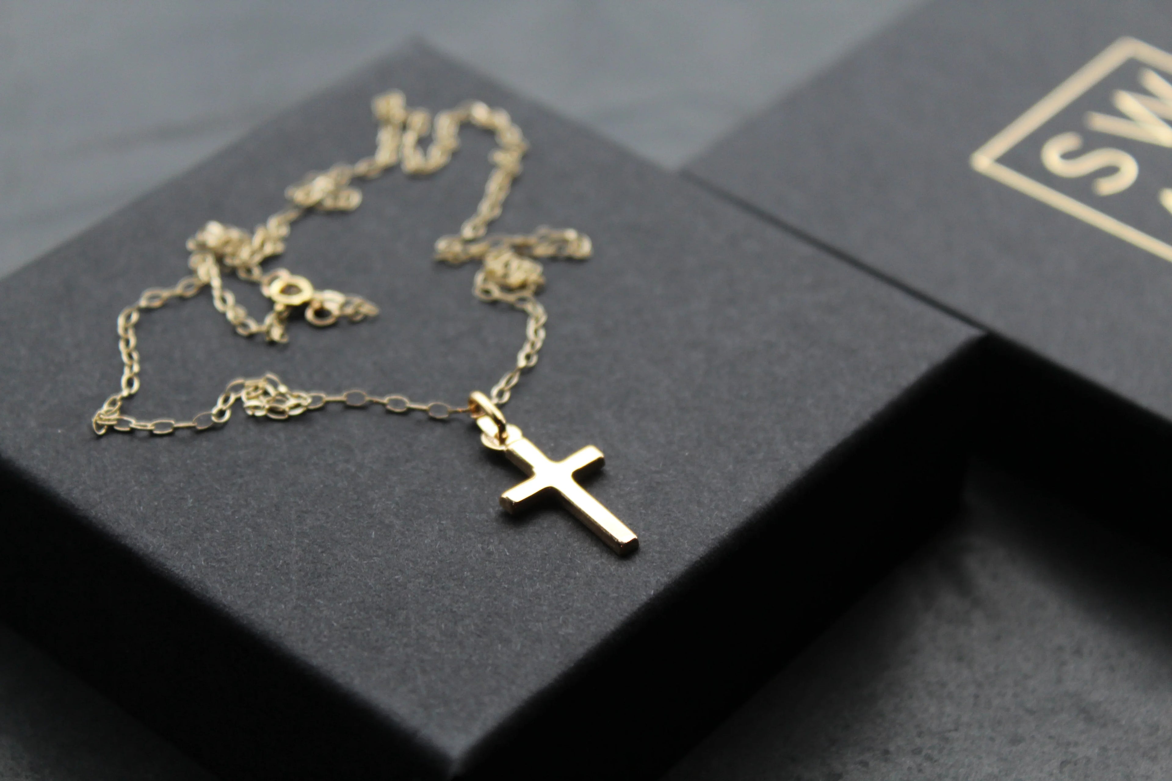 9ct Gold Hollow Cross - Swax Jewellery Barmouth