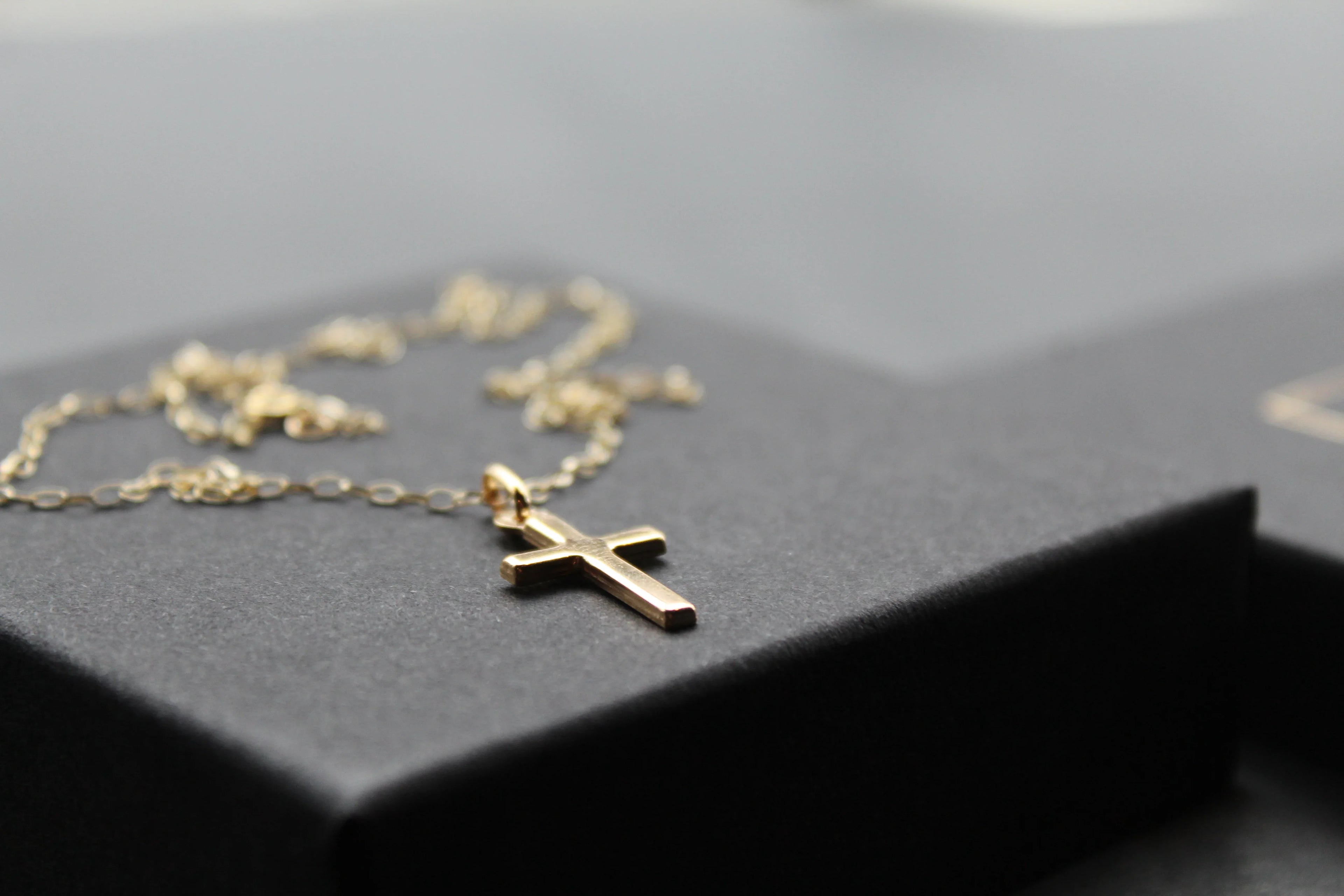 9ct Gold Hollow Cross - Swax Jewellery Barmouth
