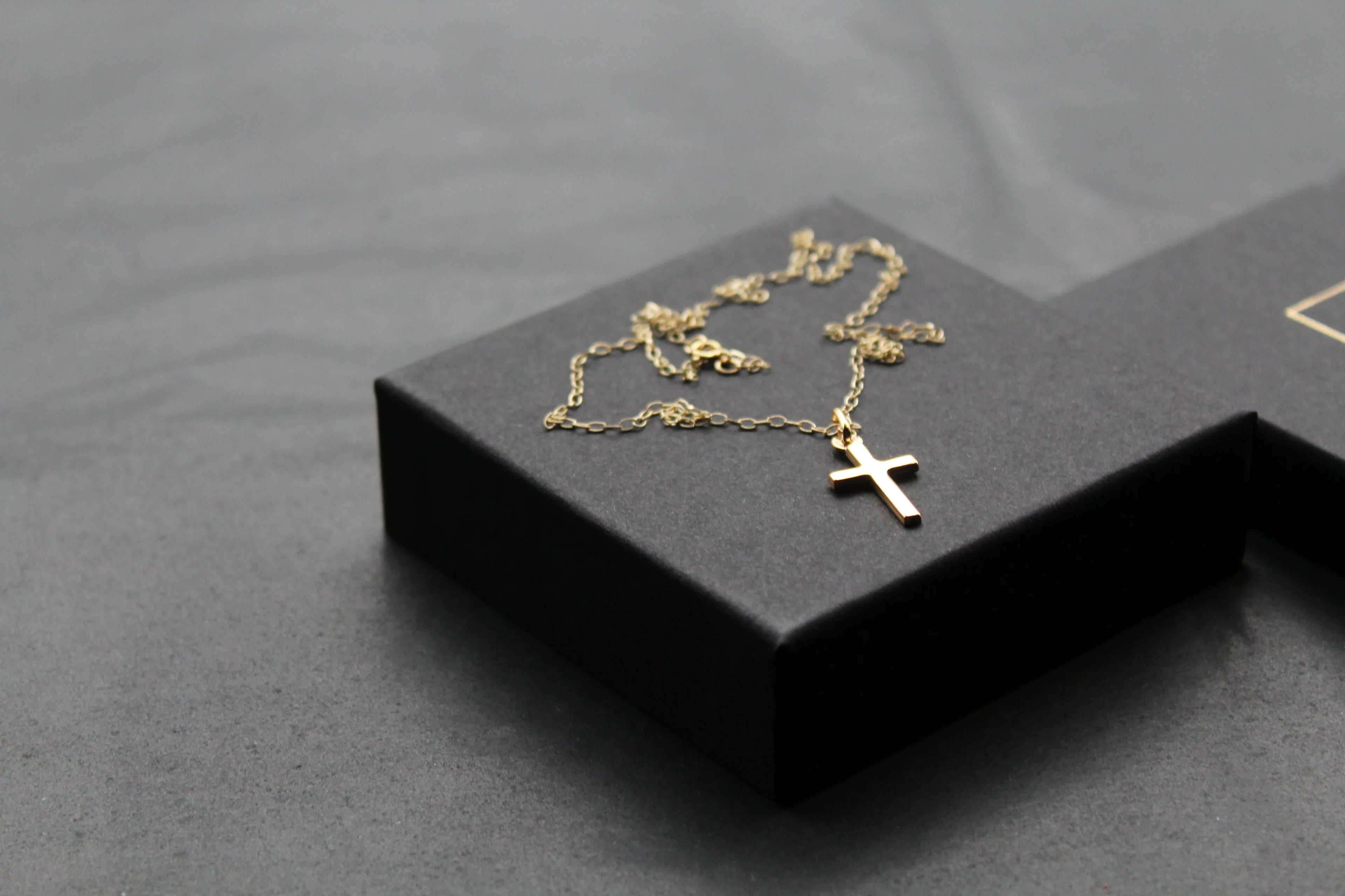 9ct Gold Hollow Cross - Swax Jewellery Barmouth