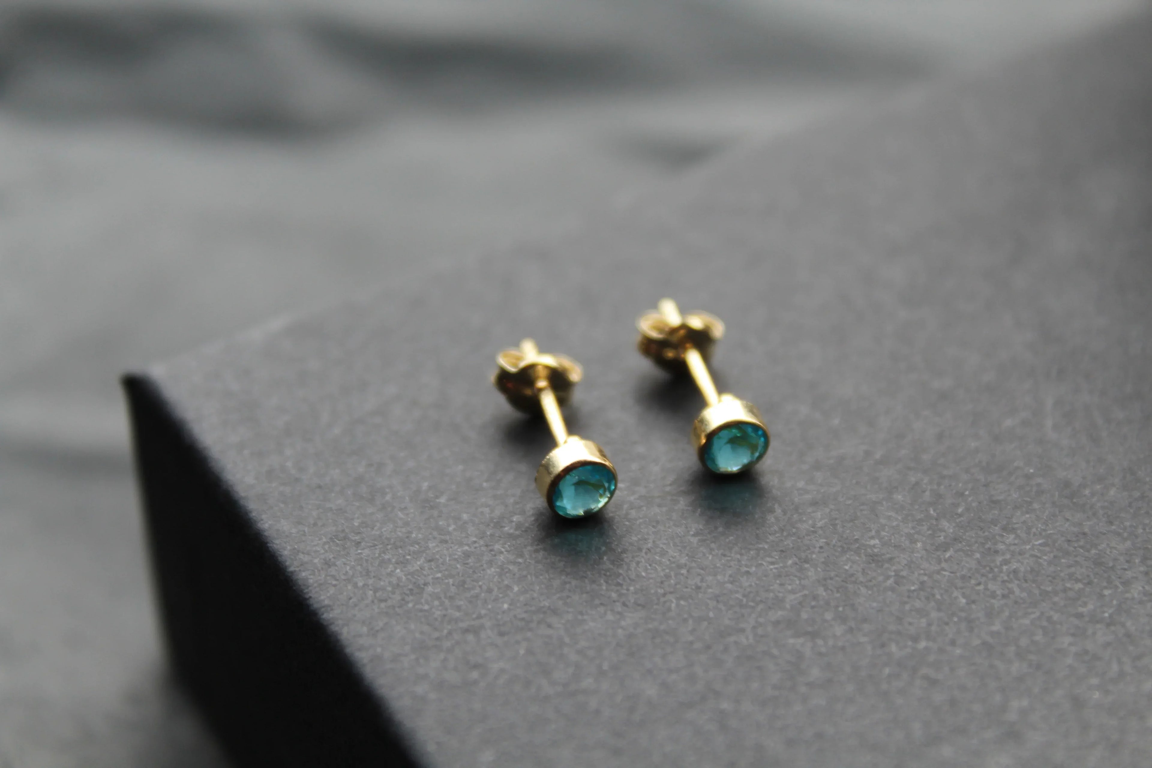 9ct Gold Studs - Swax Jewellery Barmouth