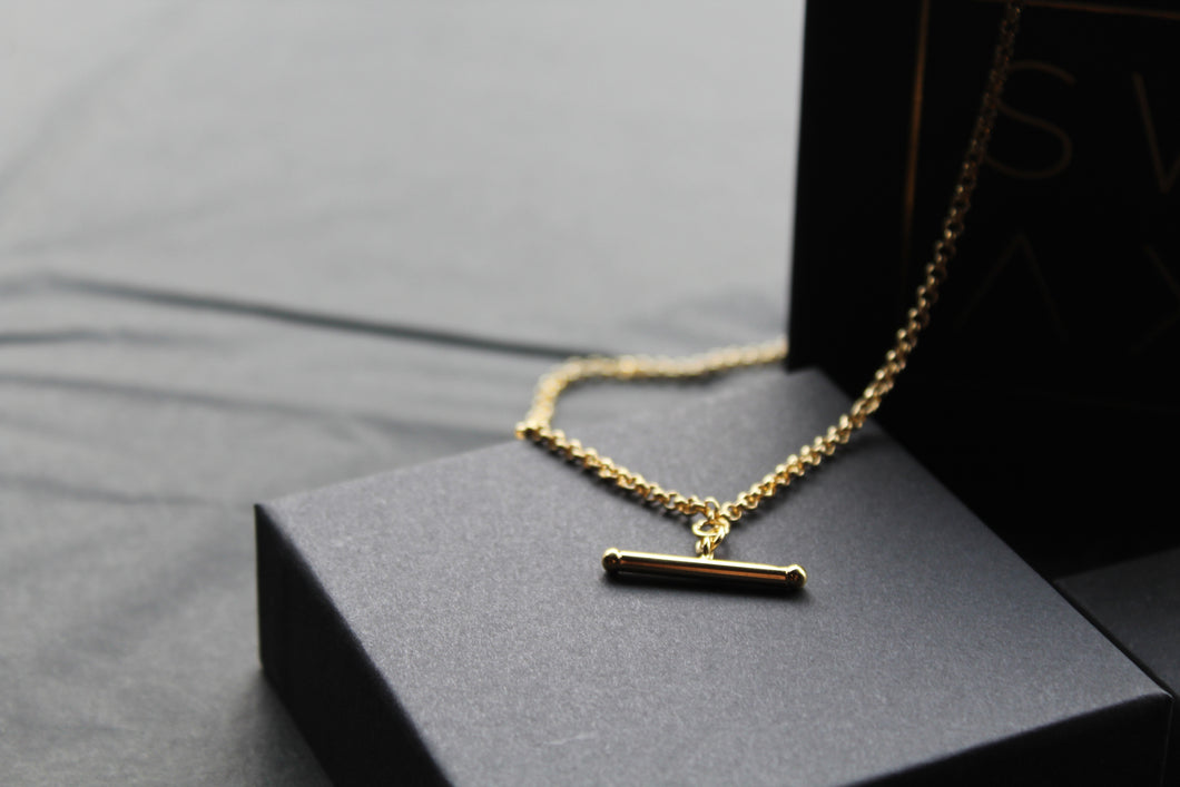 Goldsmiths 9ct Yellow Gold 30mm T-Bar Pendant with Chain. 1.49.3644 |  Goldsmiths