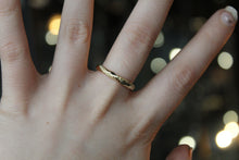 Load image into Gallery viewer, 9ct Gold Textured Twist Ring
