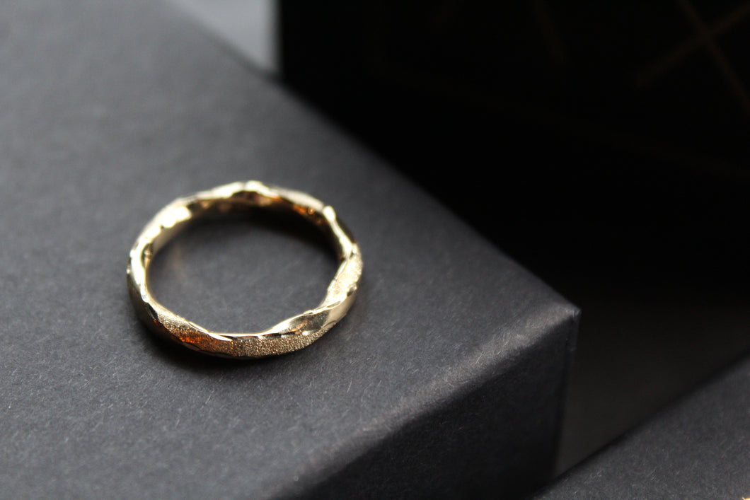 9ct Gold Textured Twist Ring
