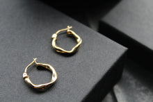 Load image into Gallery viewer, 9ct Gold Twisted Square Hoops
