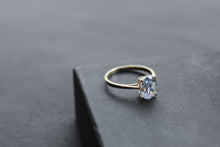 Load image into Gallery viewer, 9ct Solitaire Clear CZ Ring
