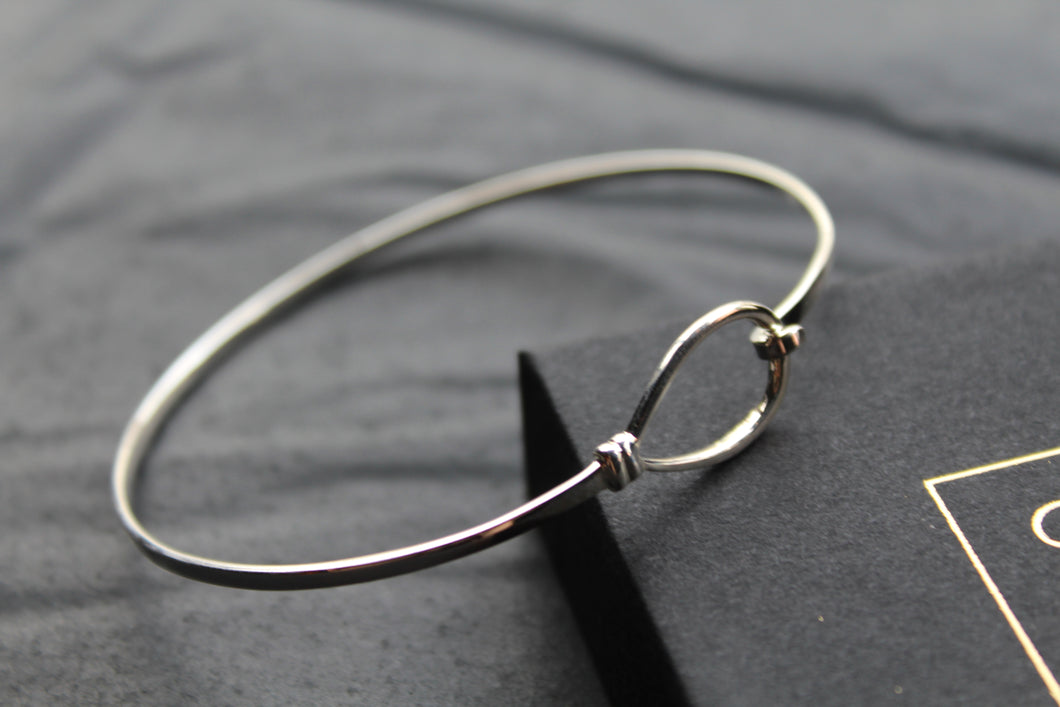 Flat Solid Wire Sprung Hook-In Bangle