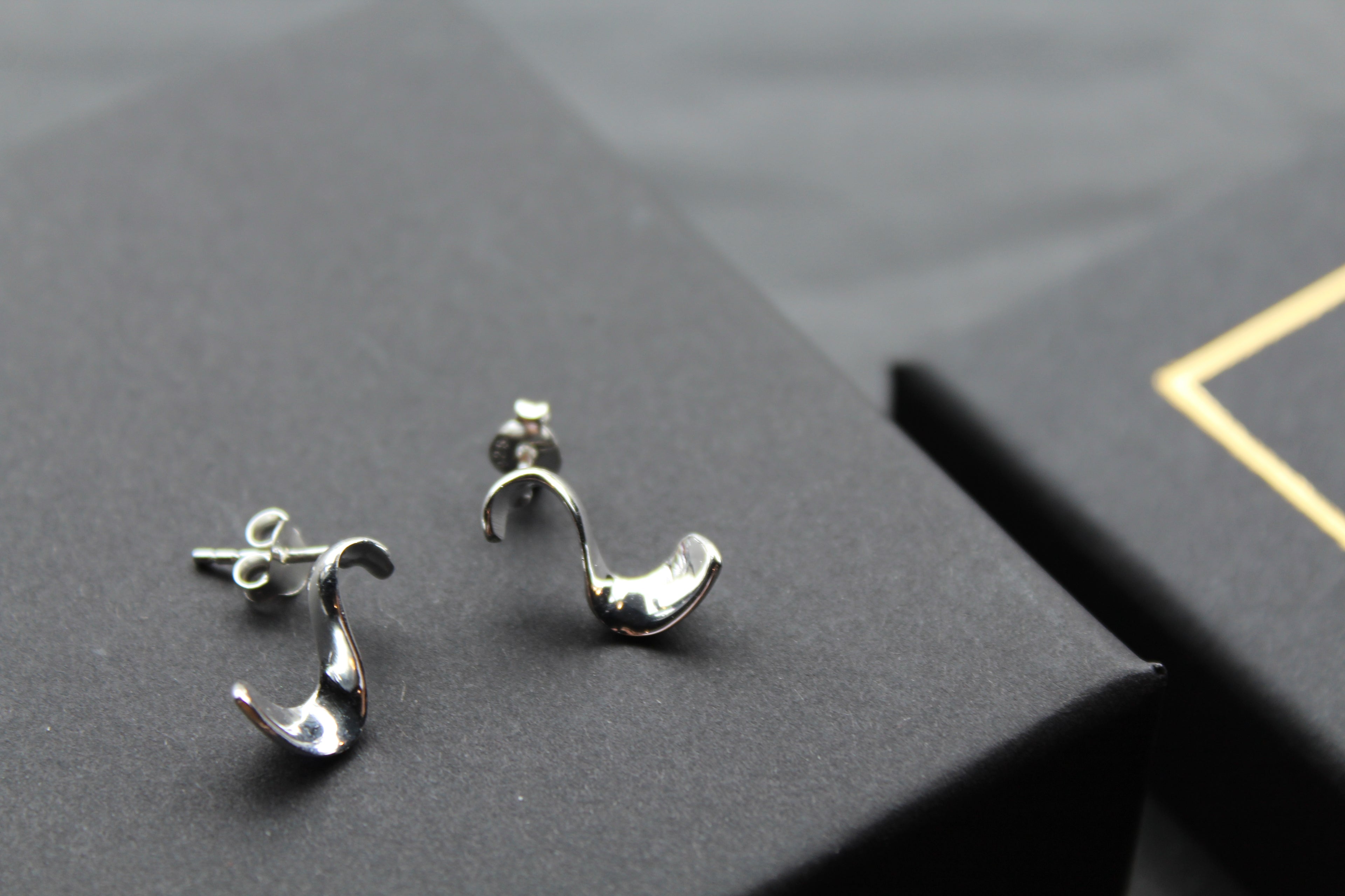 High Shine Swirl Stud