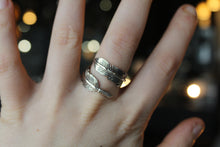 Load image into Gallery viewer, Oxidised Feather 8mm Band Ring
