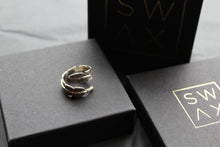 Load image into Gallery viewer, Oxidised Feather 8mm Band Ring
