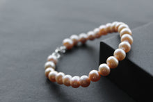 Load image into Gallery viewer, Peach Fresh Water Pearl Bracelet
