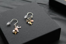 Load image into Gallery viewer, Shells and Seahorse Cluster Earrings
