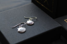 Load image into Gallery viewer, Silver Scallop Drop Earrings
