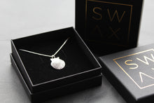 Load image into Gallery viewer, Silver Scallop Necklace
