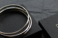Load image into Gallery viewer, Three Band Hammered &amp; Plain Russian Bangle
